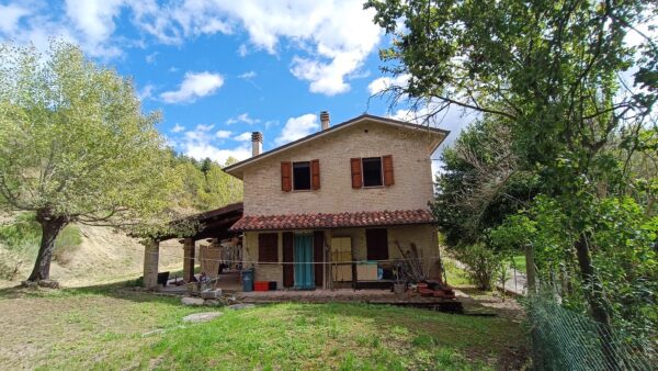 casale ristrutturato fermignano martche pesaro urbino